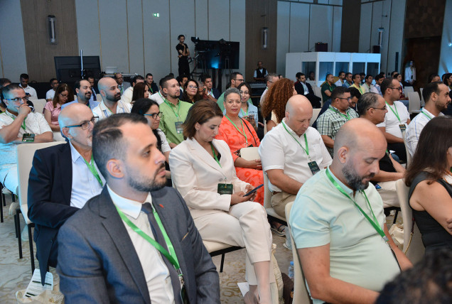 لقاء تواصلي مع المغاربة المقيمين بالخارج المشاركين في الاحتفالات المخلدة للذكرى السادسة والعشرين لعيد العرش المجيد